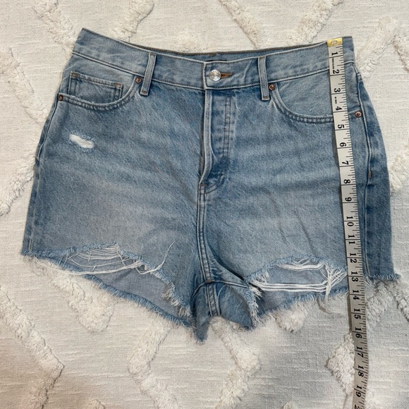 Express High-Rise Rigid Denim Shorts - Light Wash, Size 8 - Picture 4 of 6